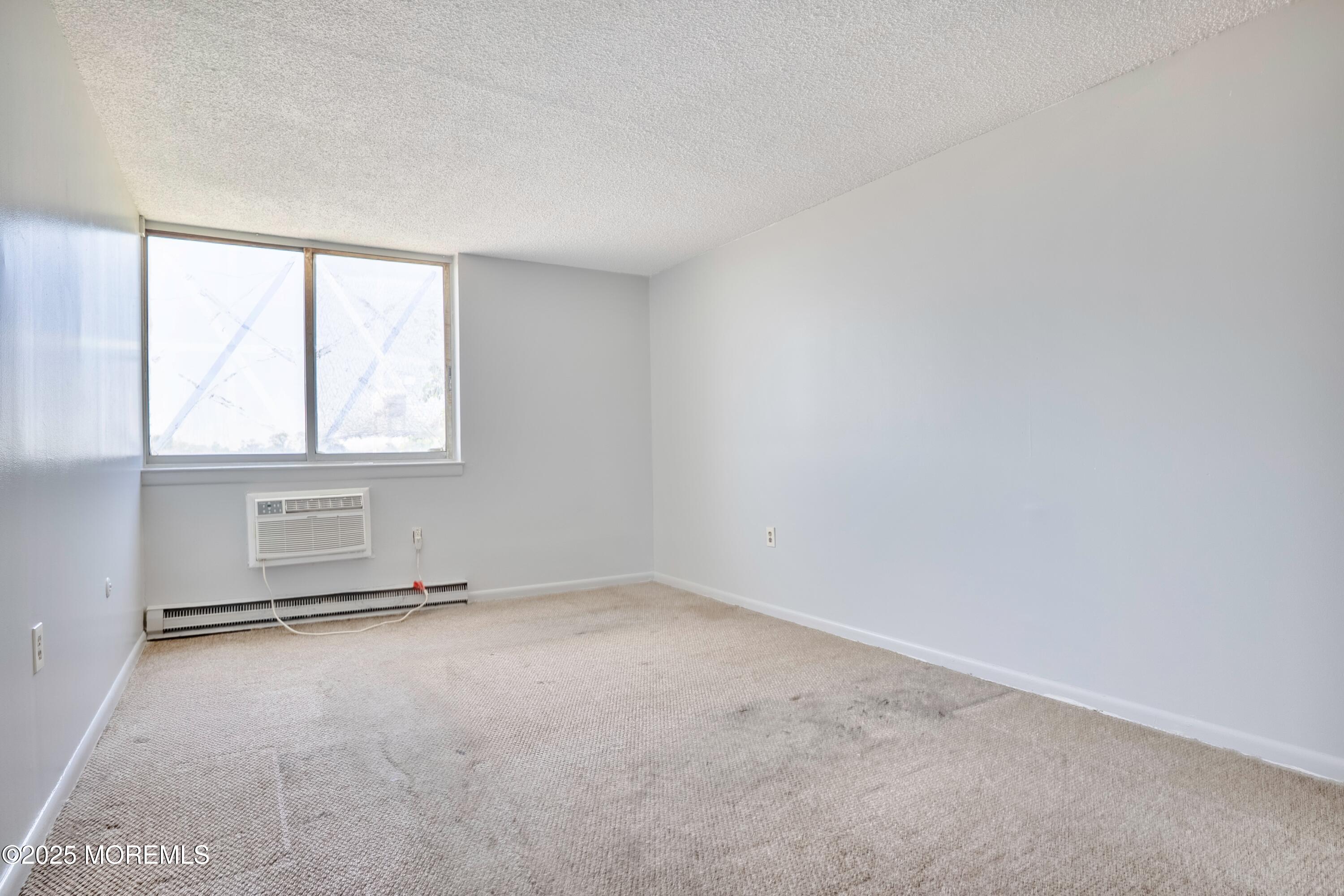 1000 River Road, 4G