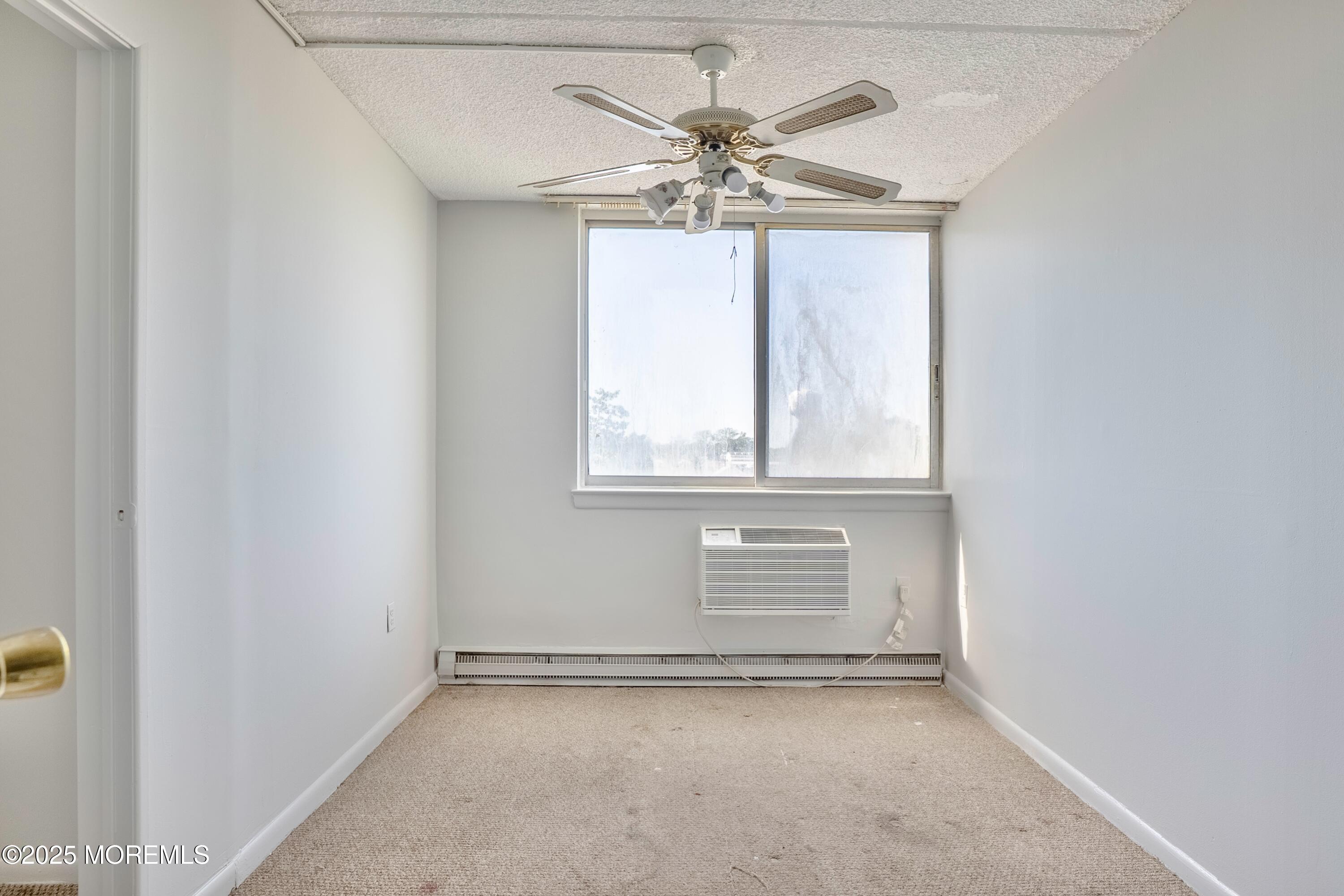 1000 River Road, 4G