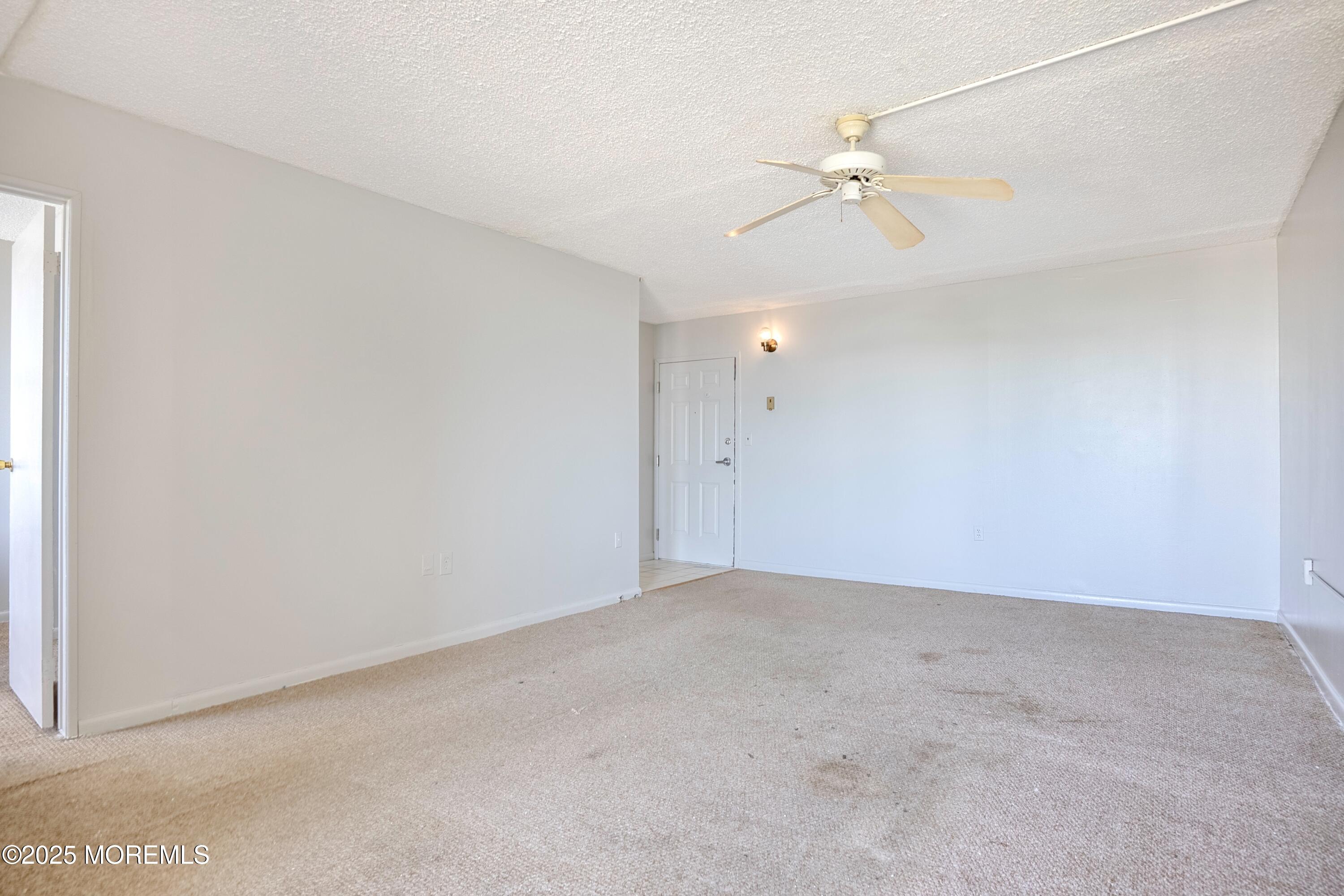 1000 River Road, 4G