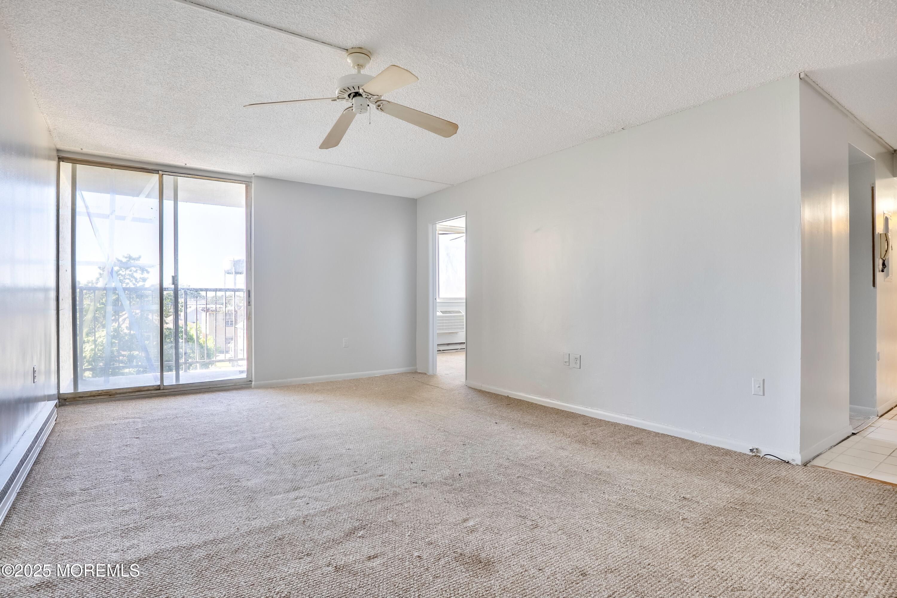 1000 River Road, 4G