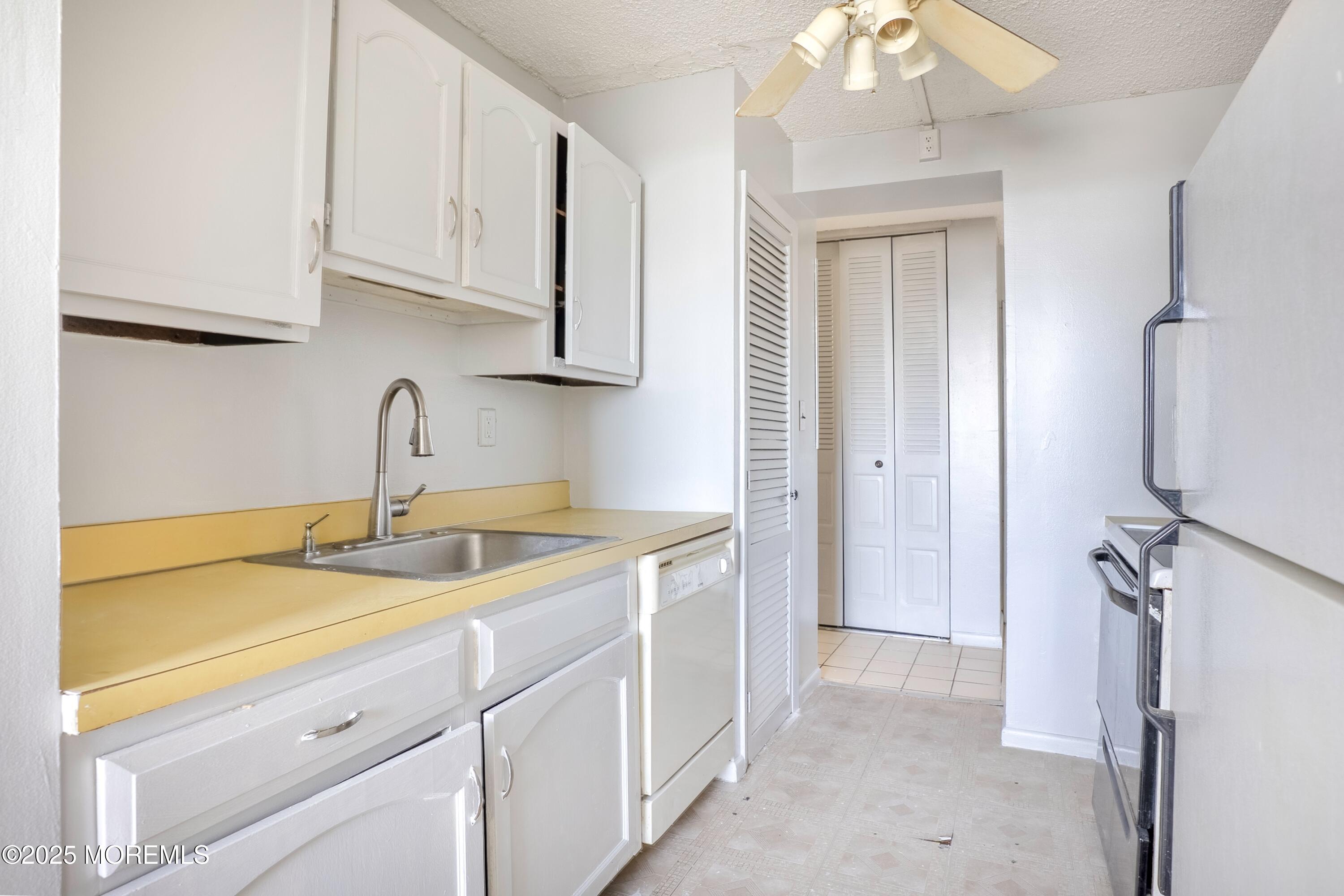 1000 River Road, 4G