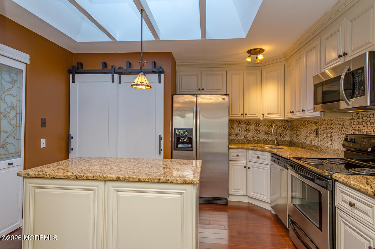 122 Manchester Court