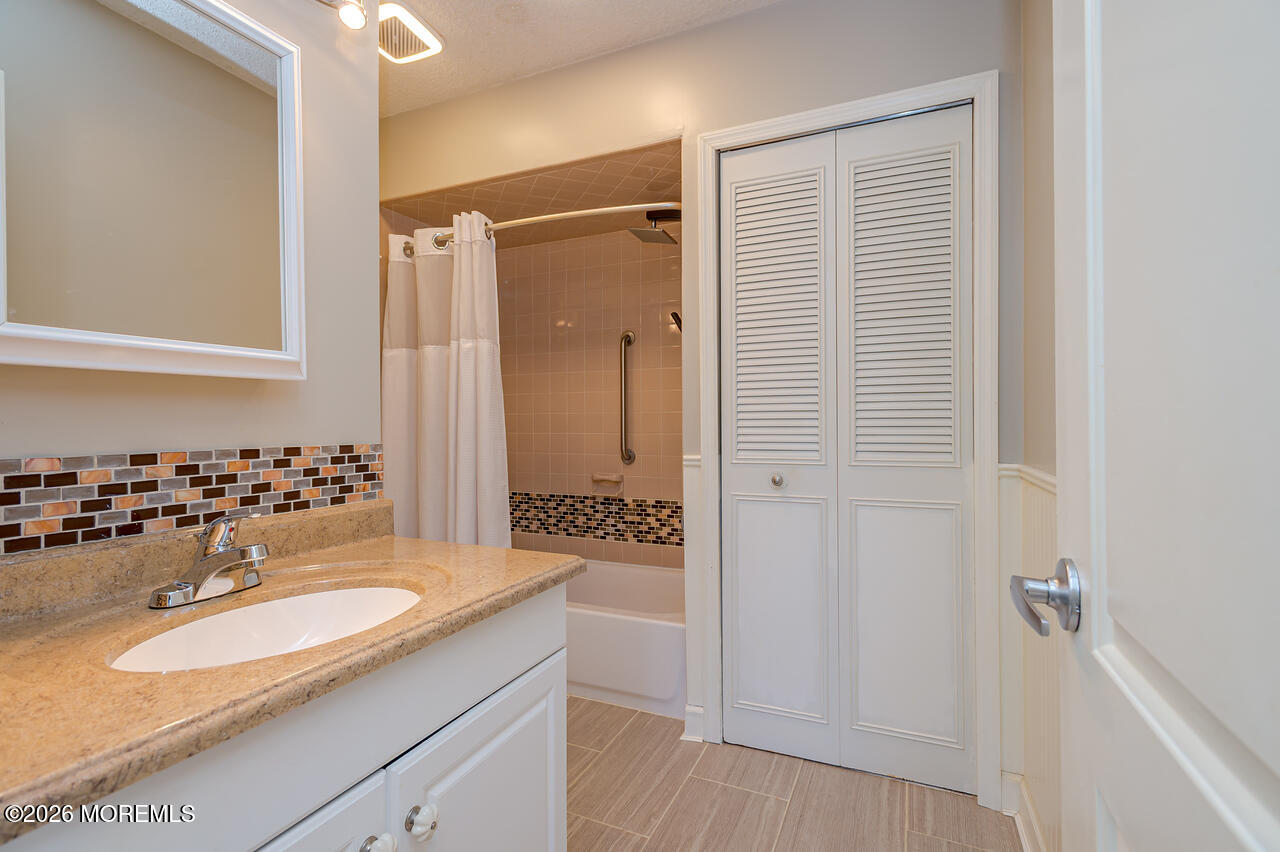 122 Manchester Court