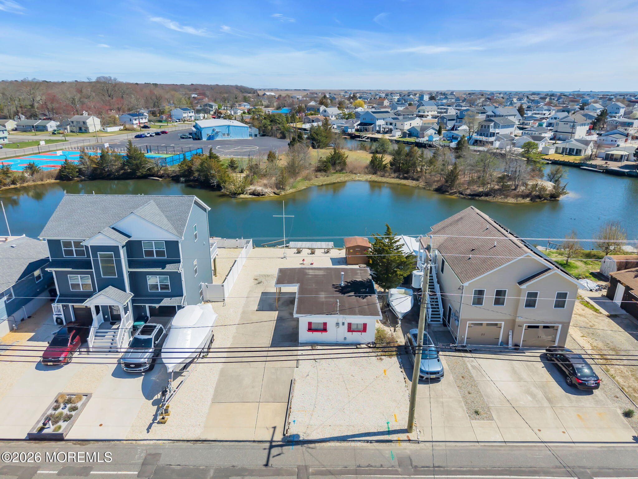 413 Twin Lakes Boulevard