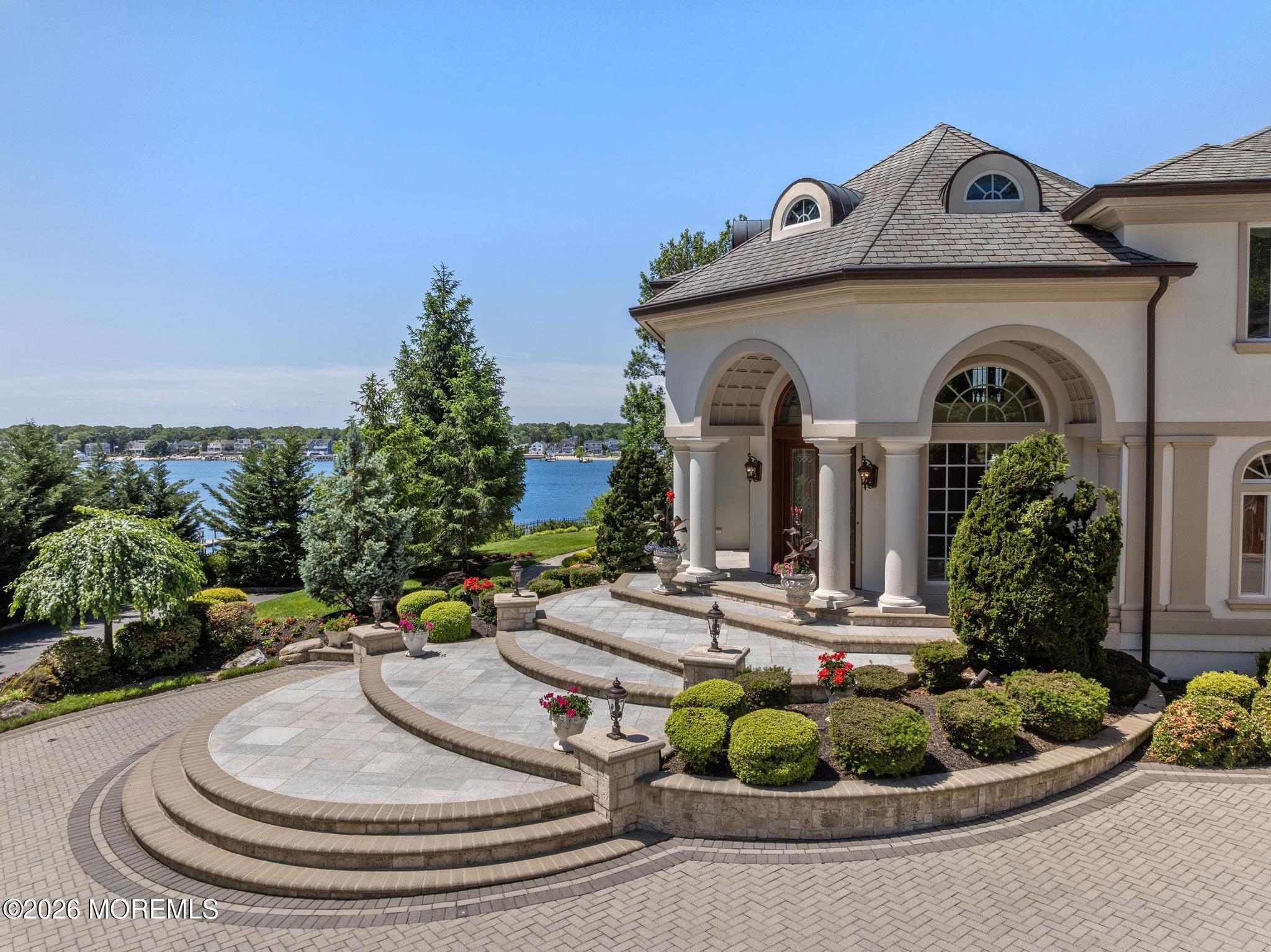 1015 Forrest Road