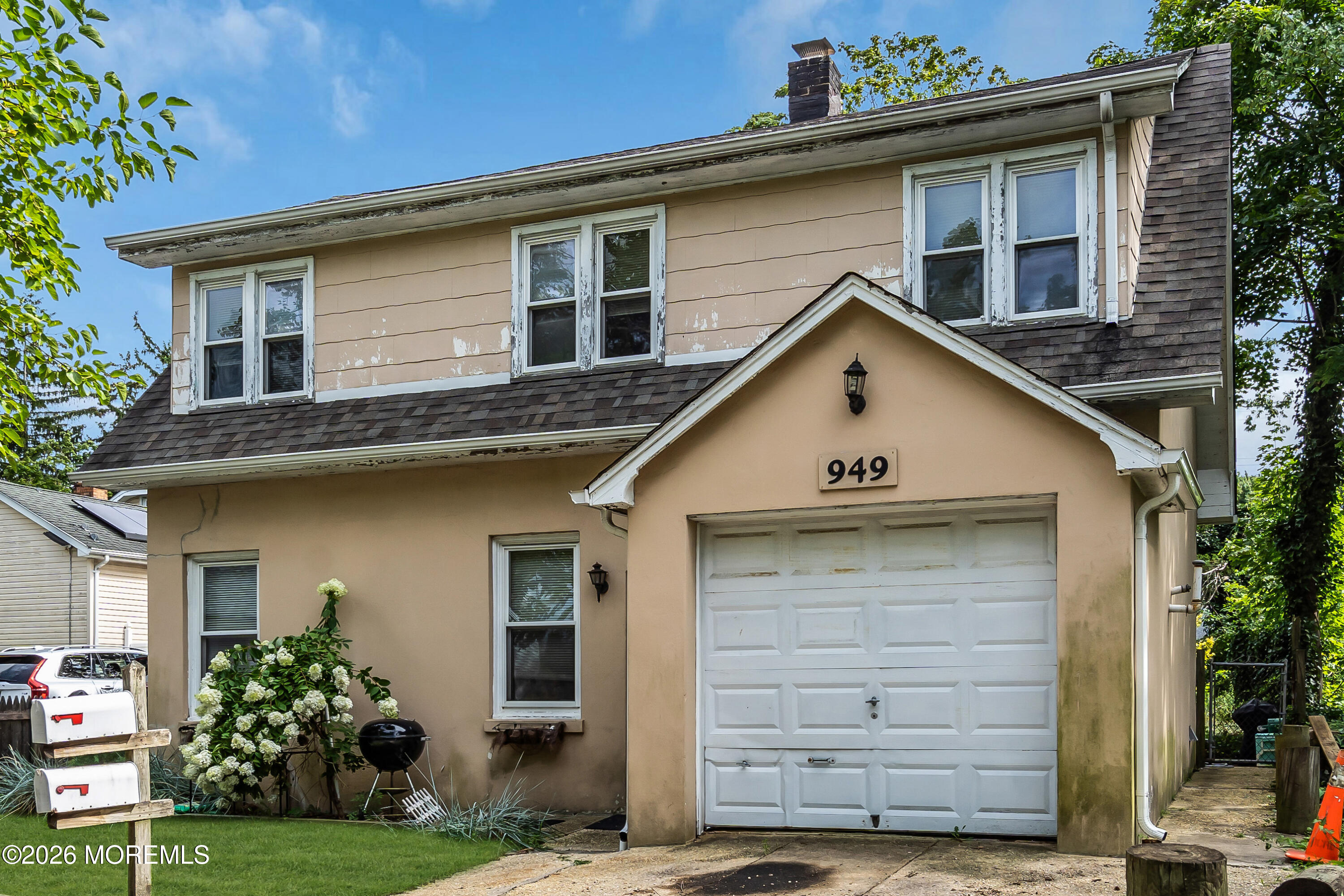 949 Round Avenue
