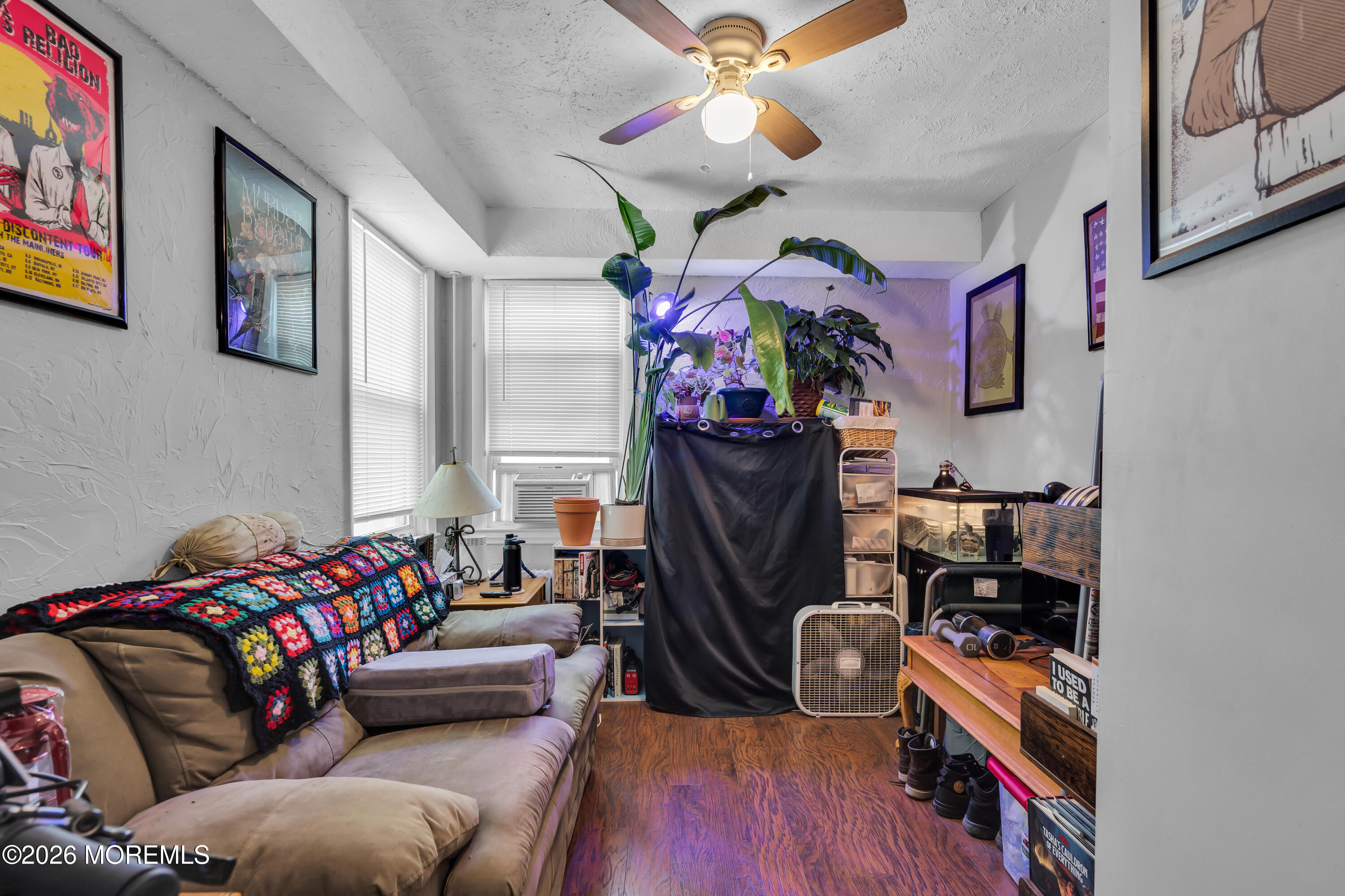 949 Round Avenue