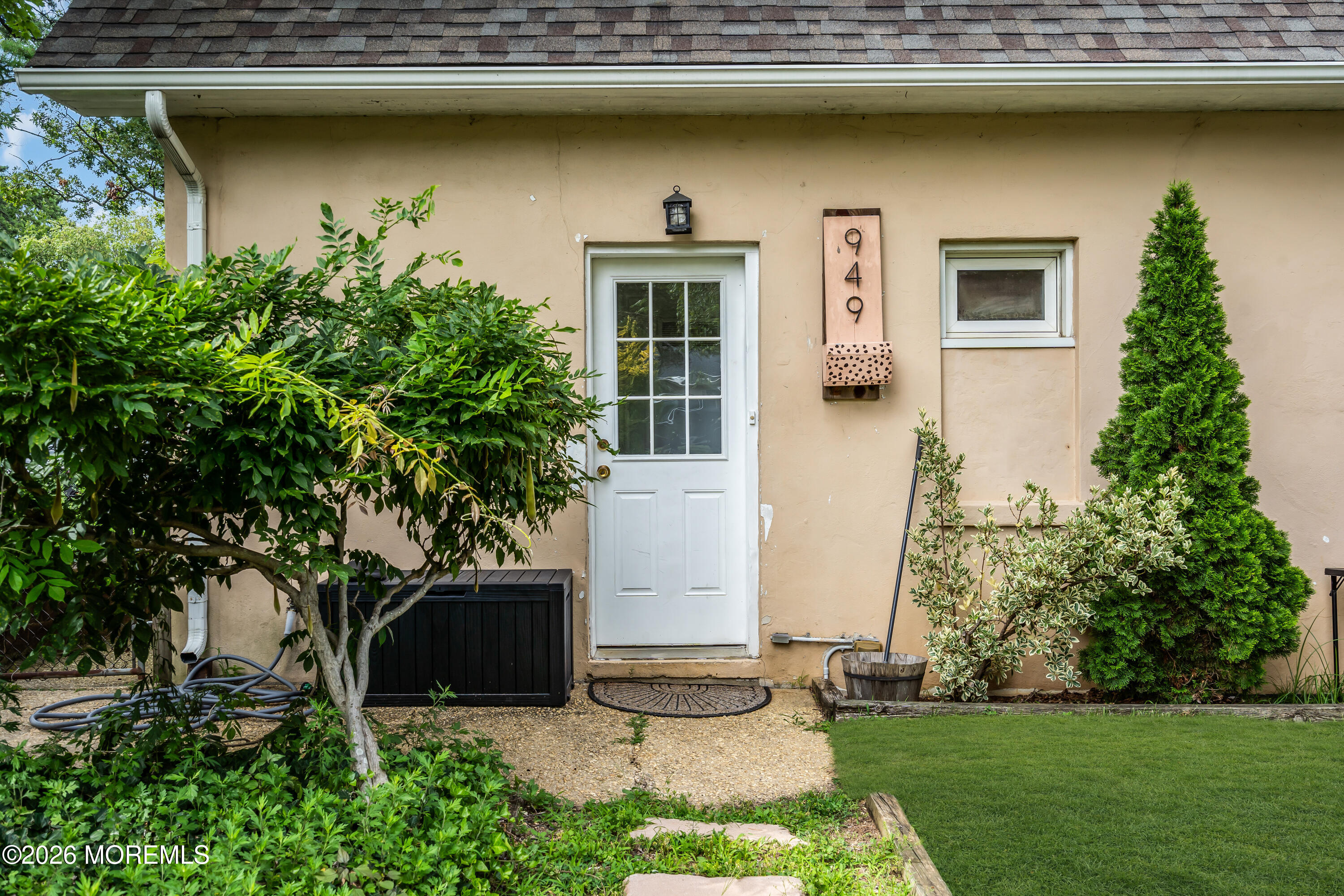 949 Round Avenue