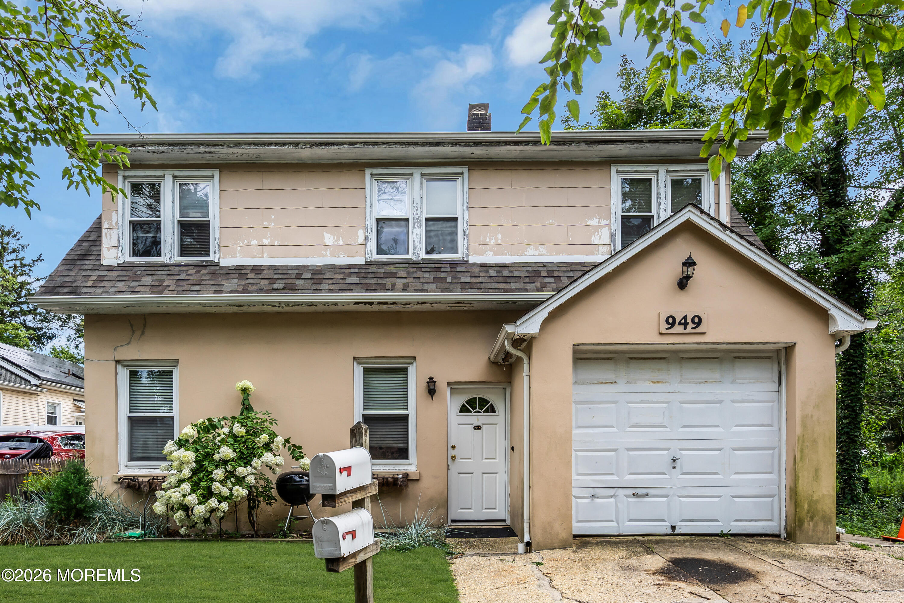 949 Round Avenue