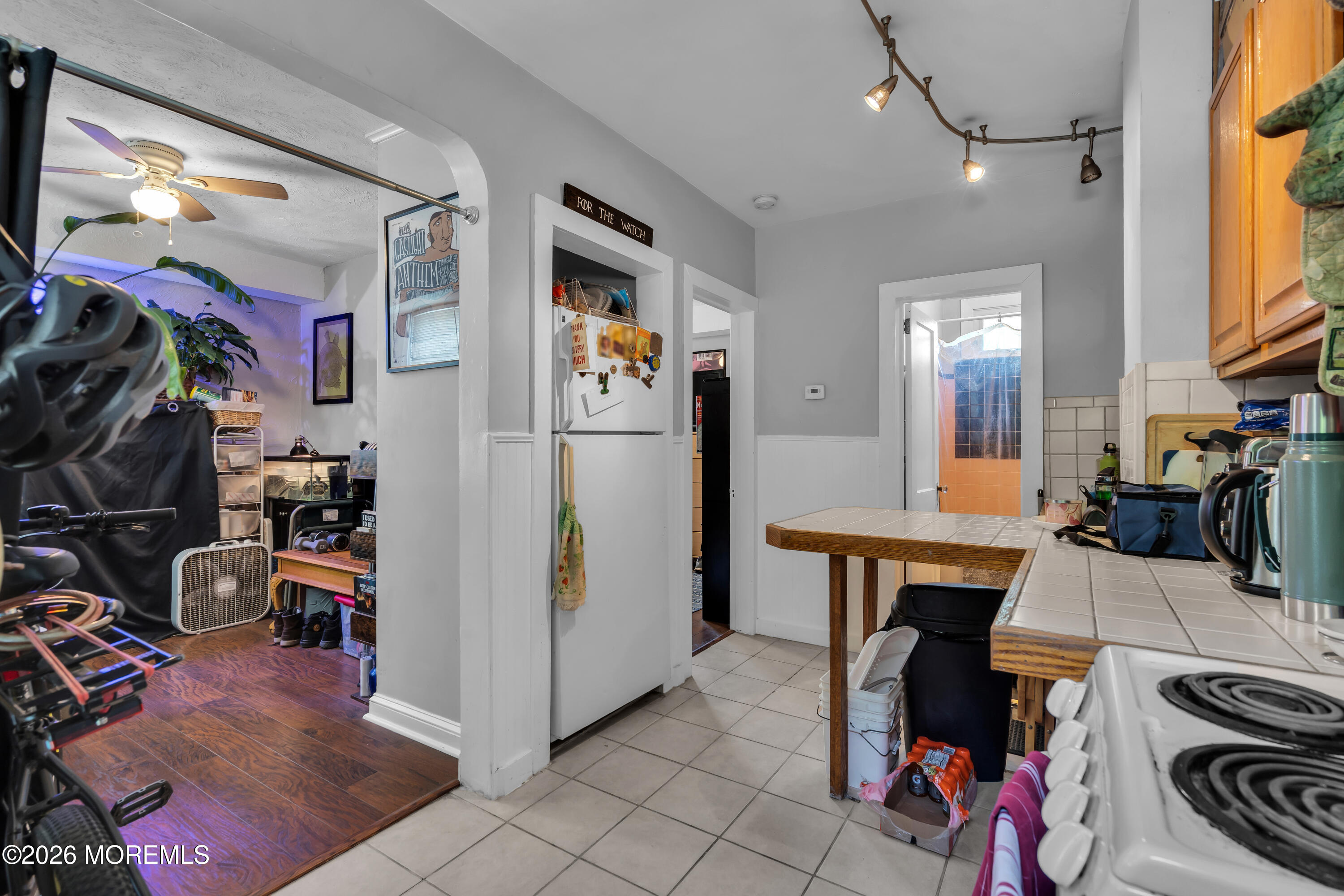 949 Round Avenue