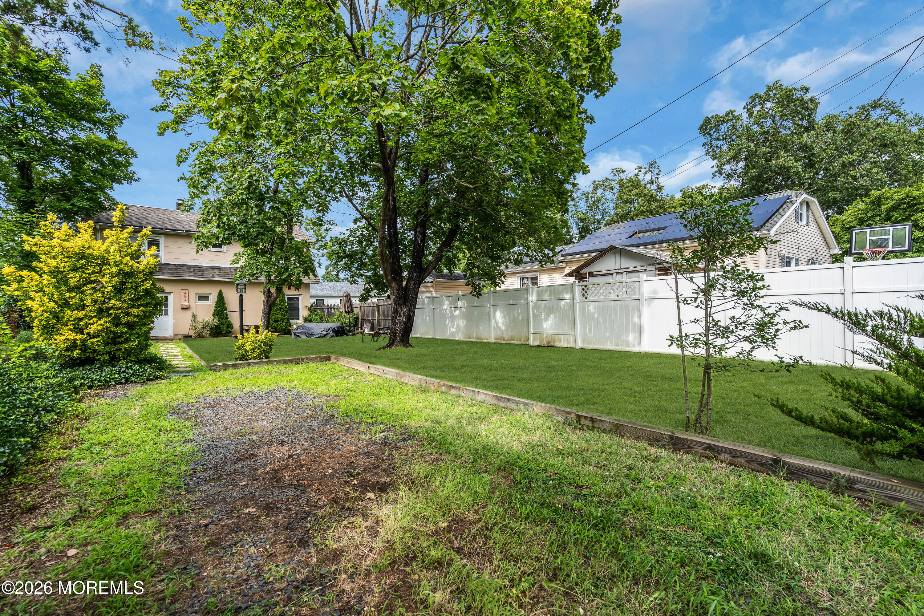 949 Round Avenue