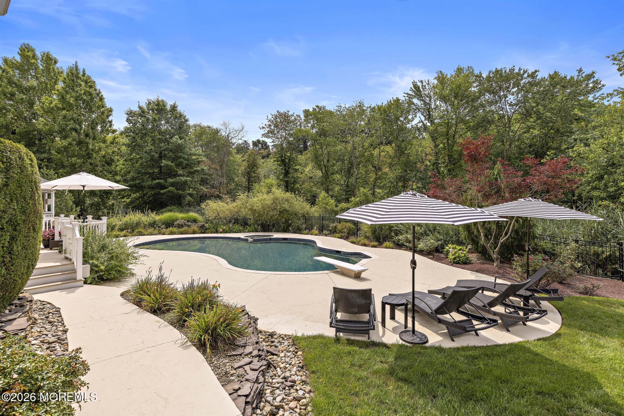 7 Twin Lakes Drive