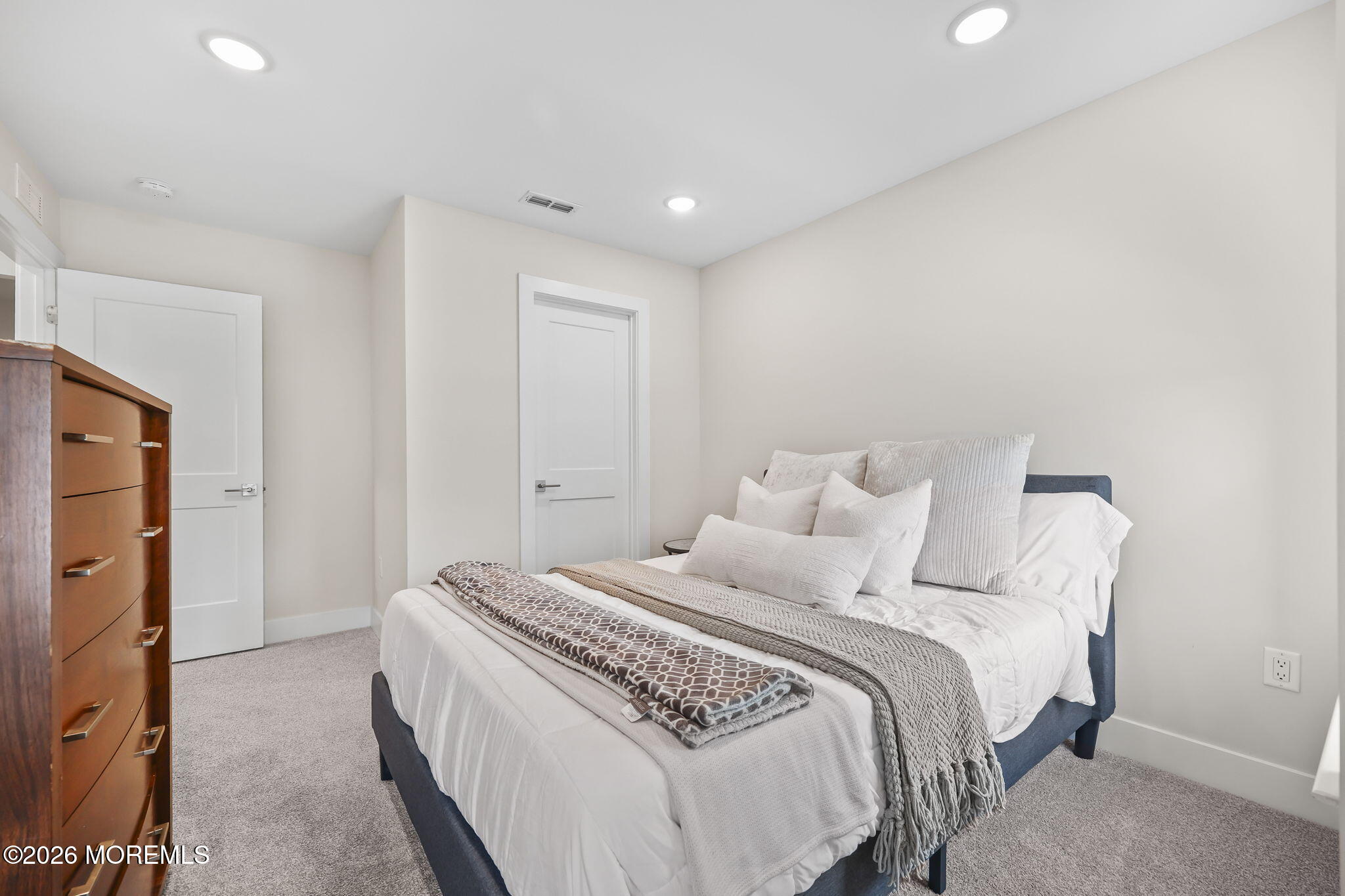 1006 Pheasant Lane #204
