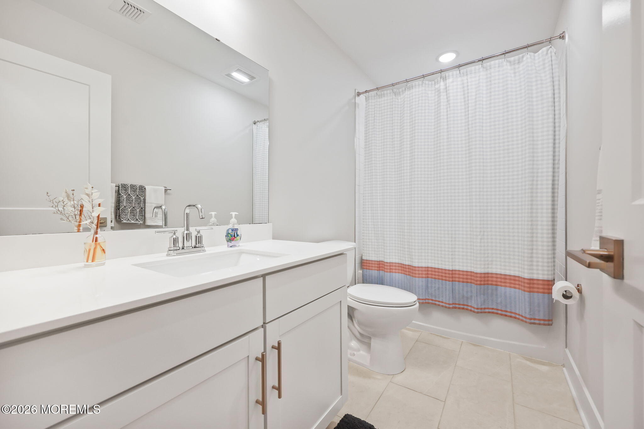 1006 Pheasant Lane #204