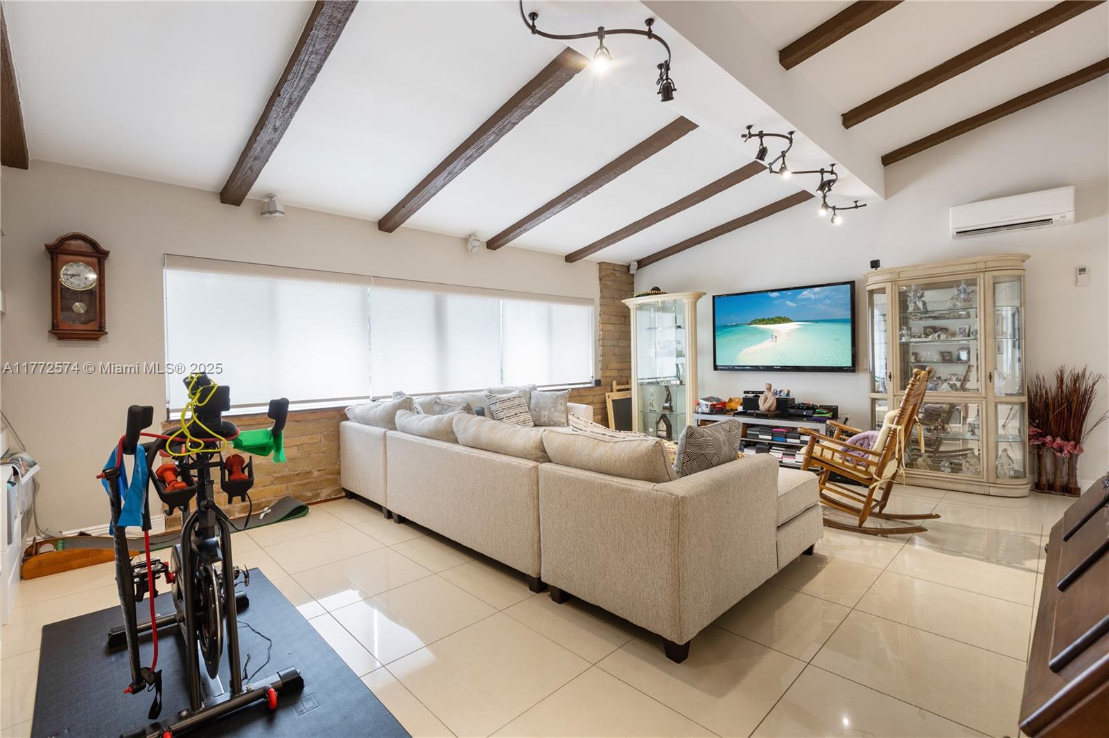 305 E Shore Dr E