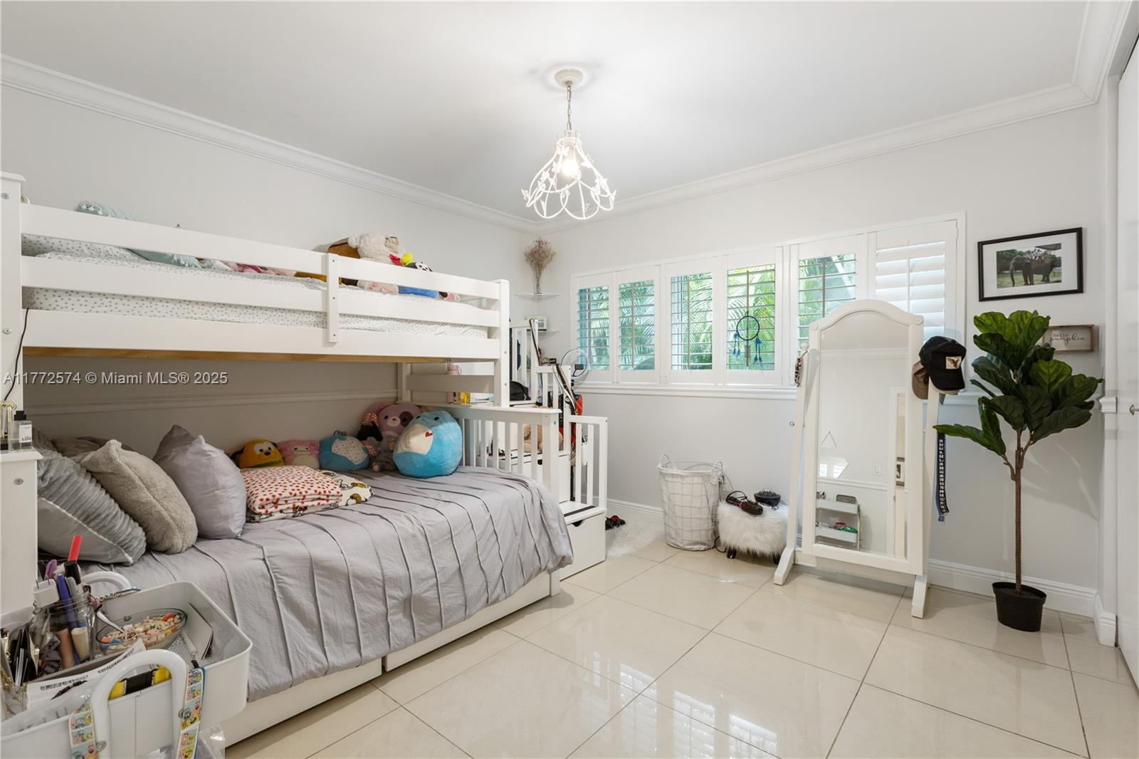 305 E Shore Dr E
