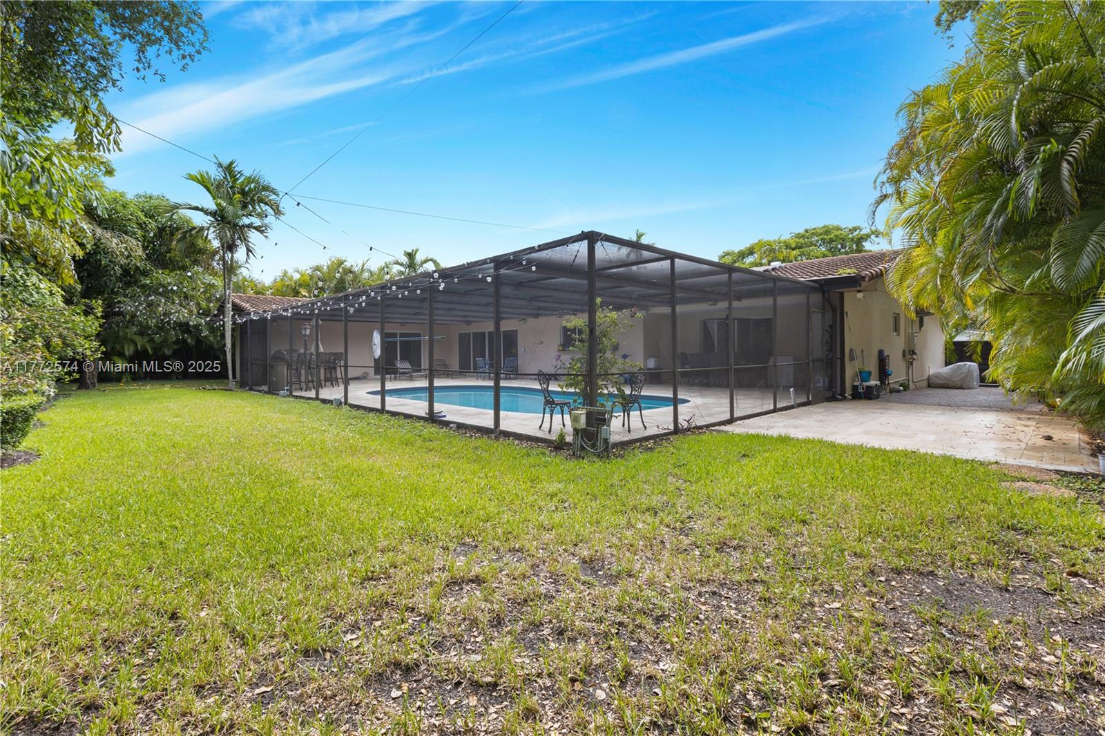 305 E Shore Dr E