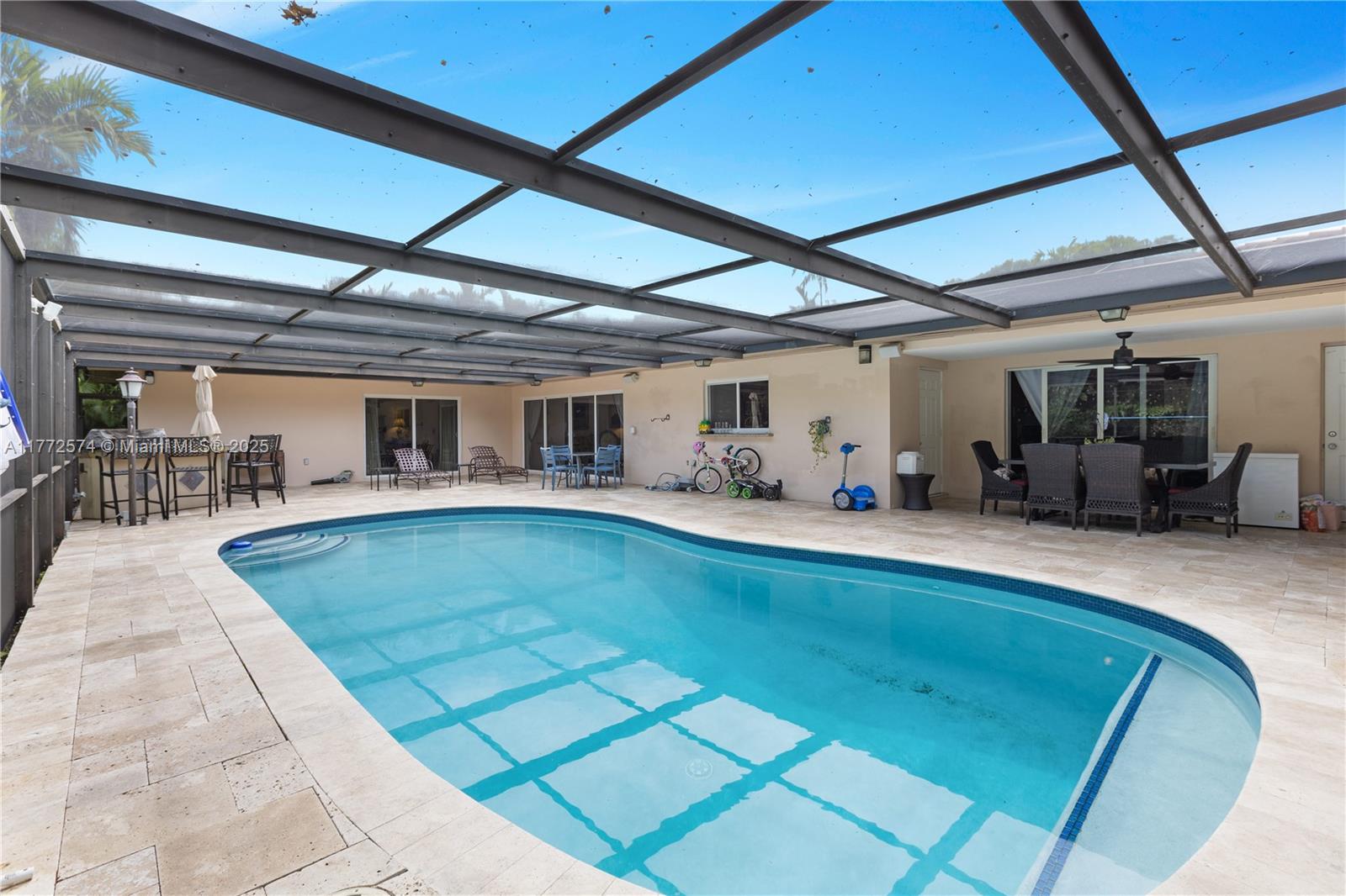 305 E Shore Dr E