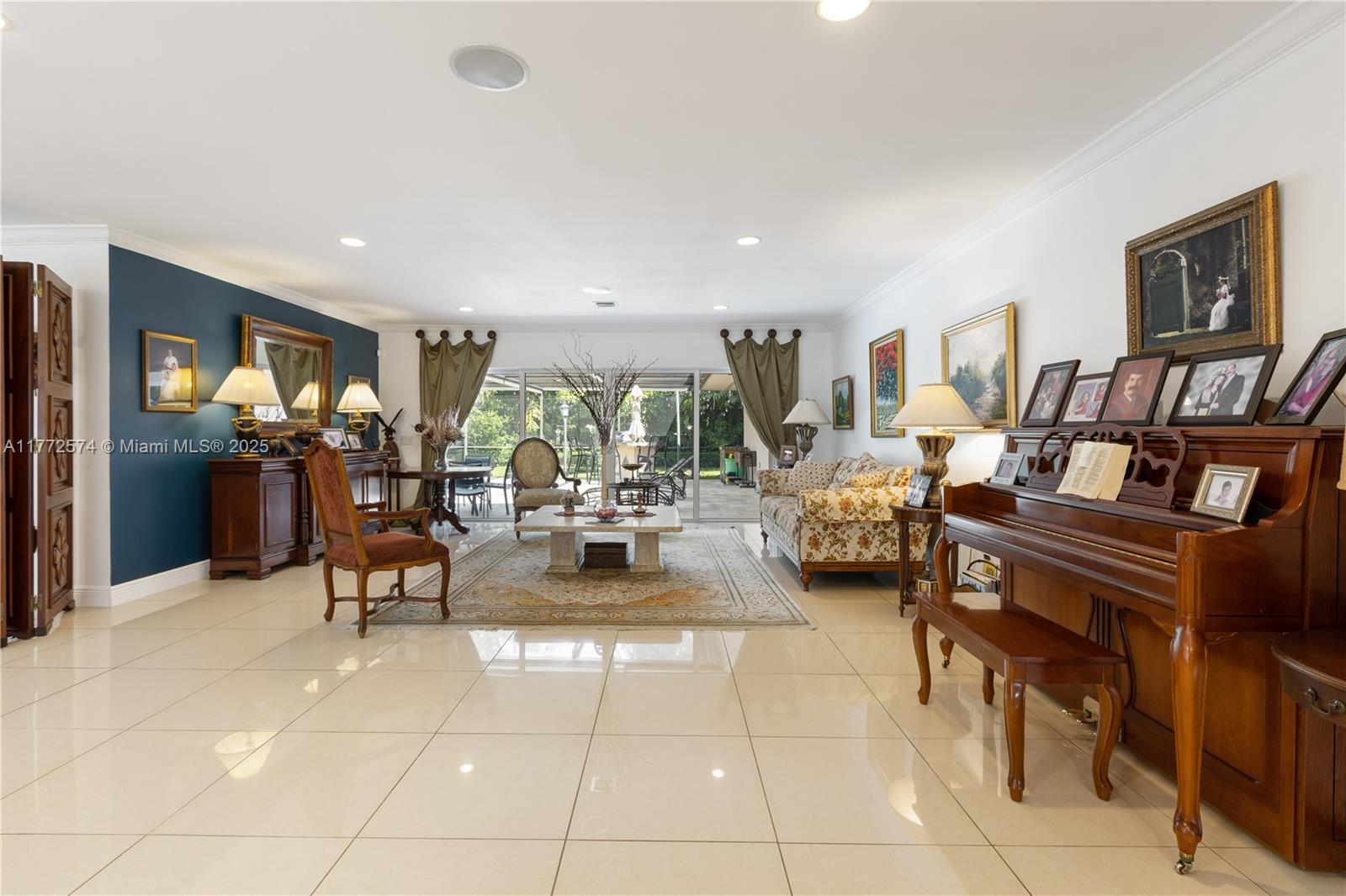 305 E Shore Dr E