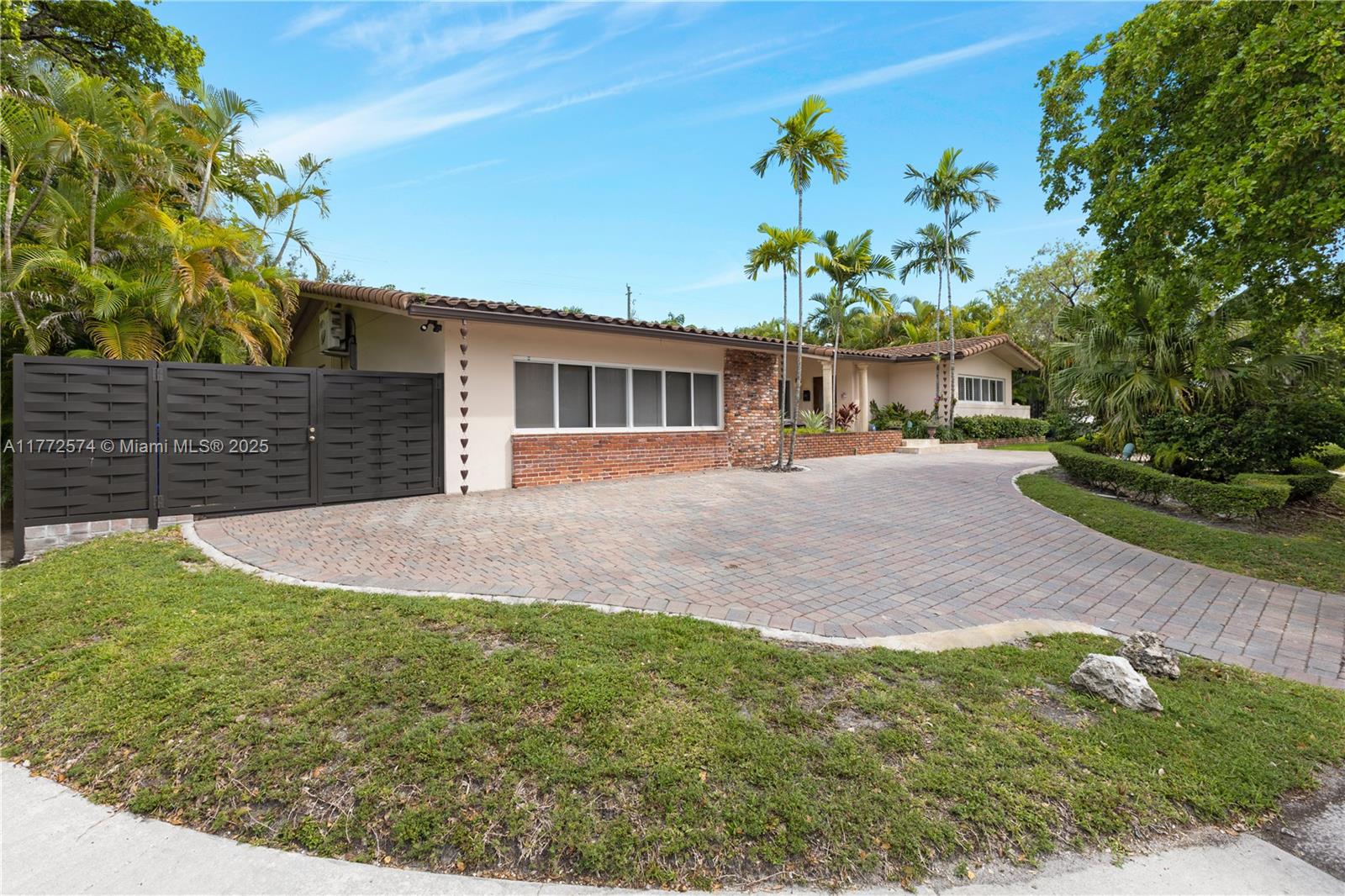 305 E Shore Dr E