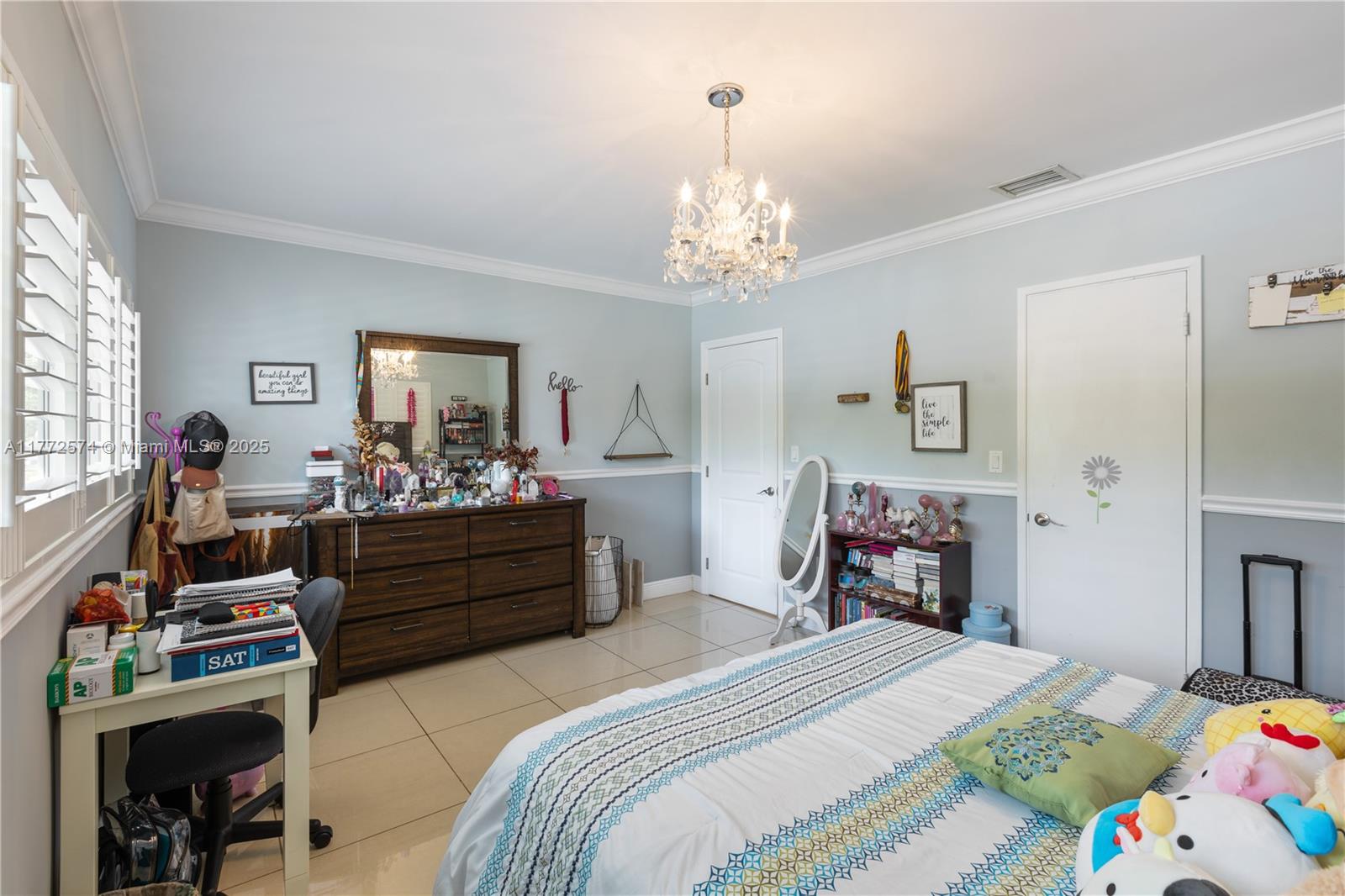 305 E Shore Dr E