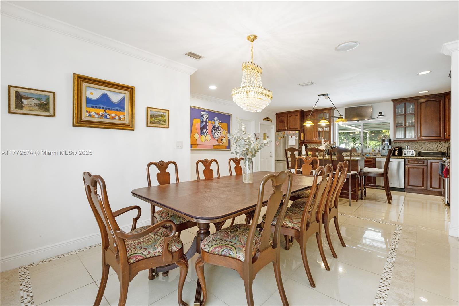305 E Shore Dr E