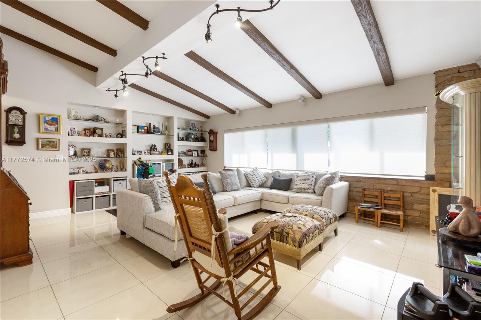 305 E Shore Dr E