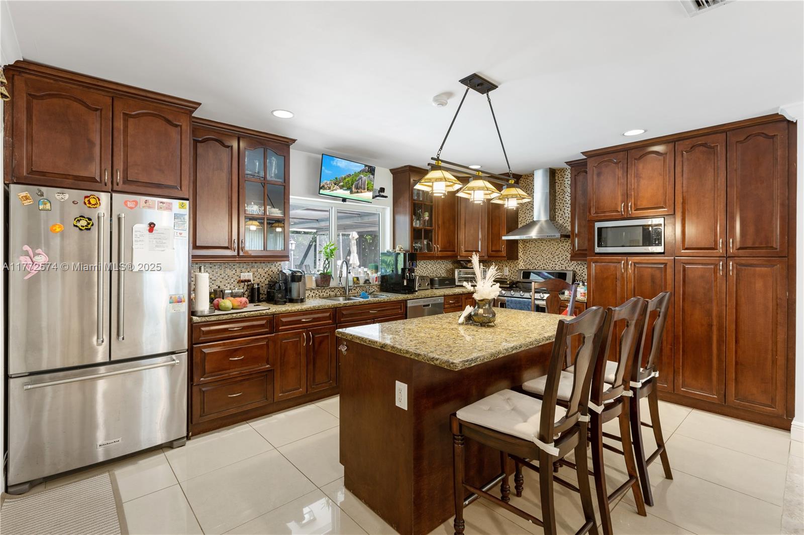 305 E Shore Dr E