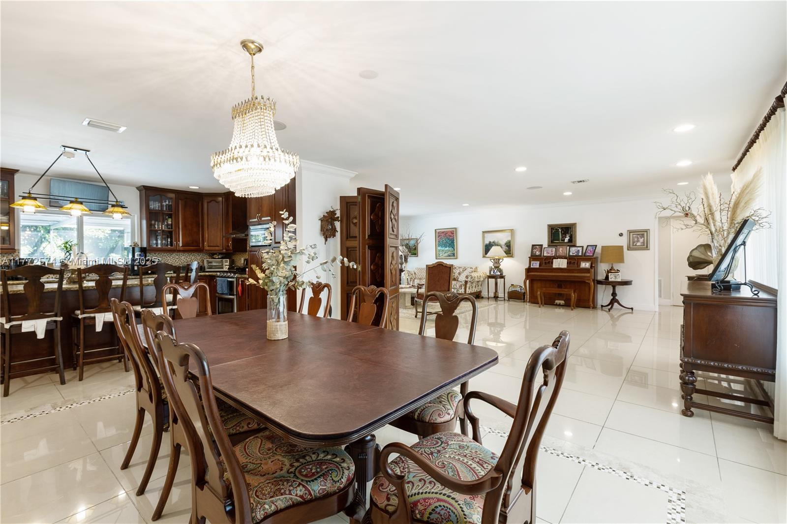 305 E Shore Dr E