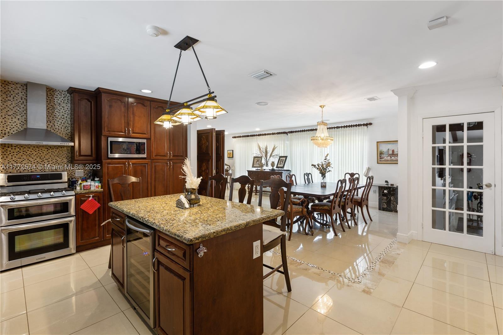 305 E Shore Dr E