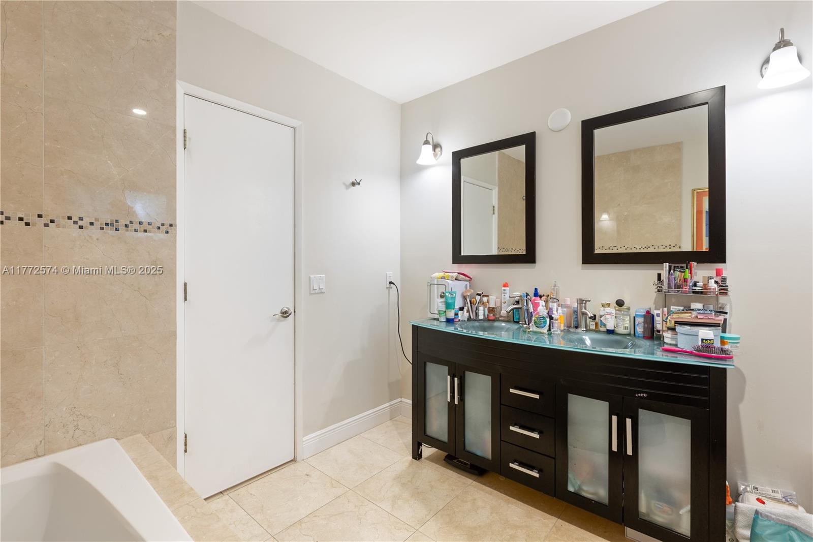 305 E Shore Dr E