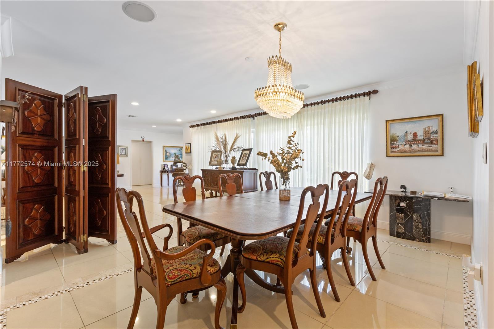 305 E Shore Dr E