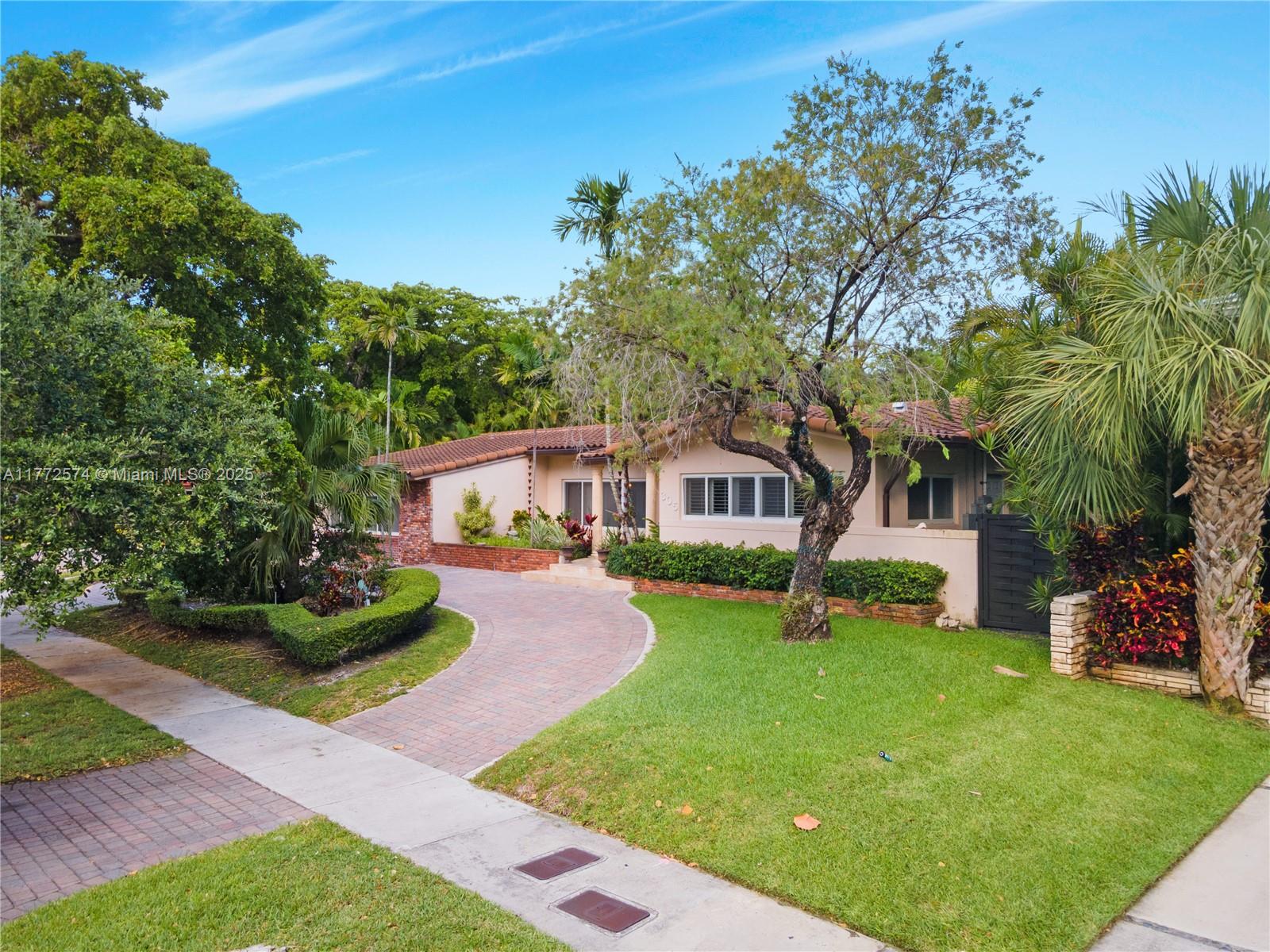 305 E Shore Dr E