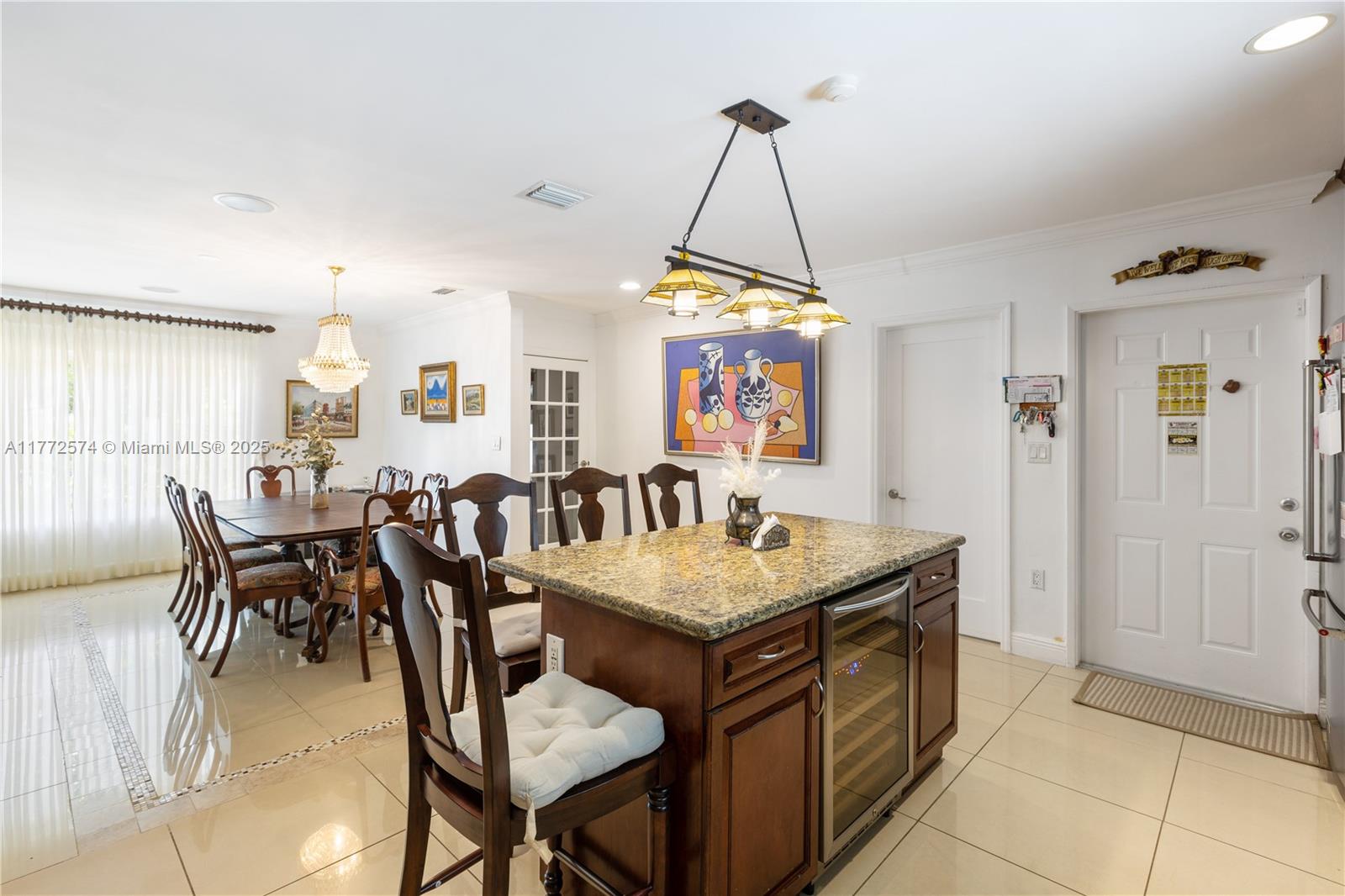 305 E Shore Dr E