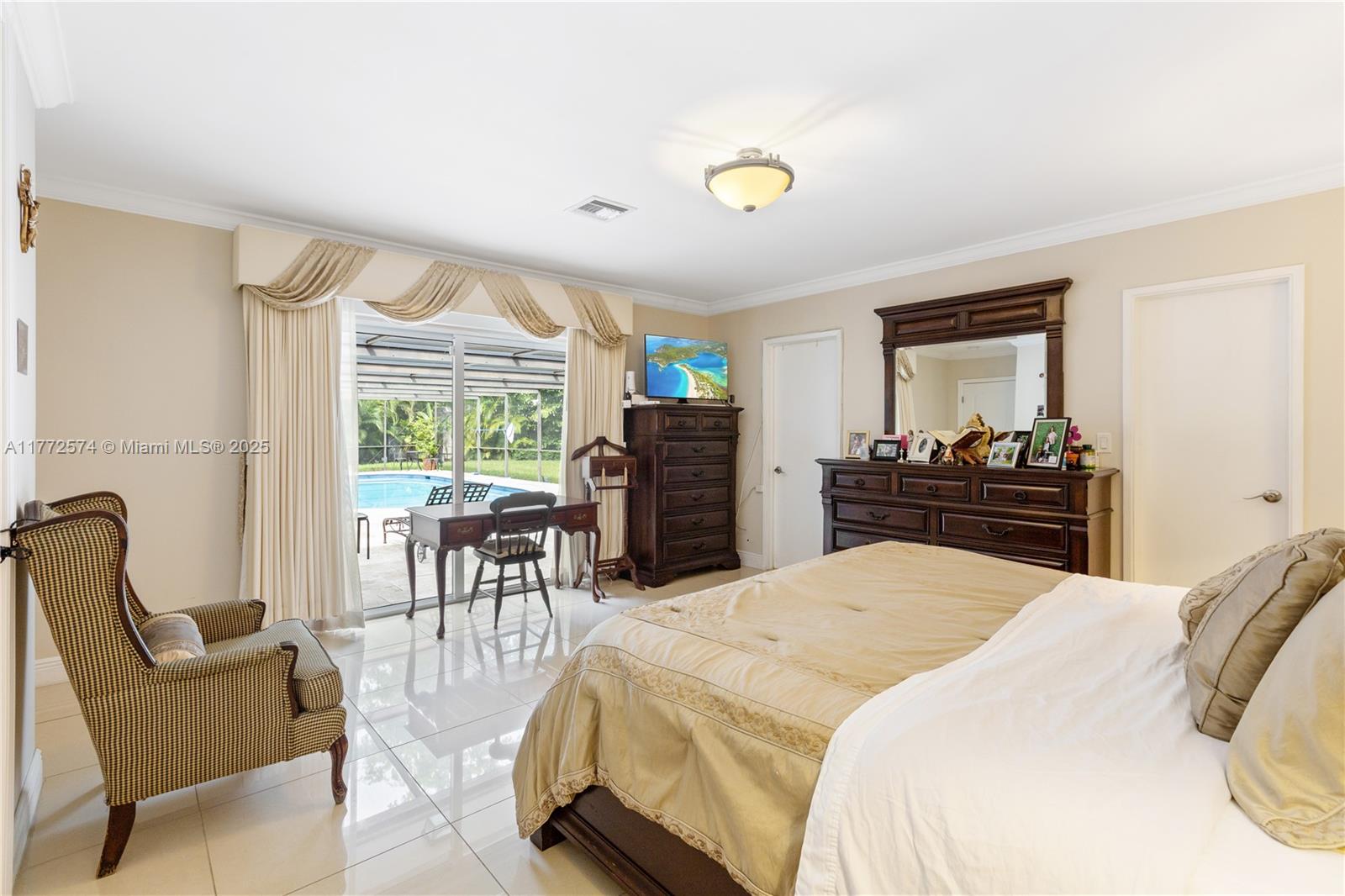 305 E Shore Dr E
