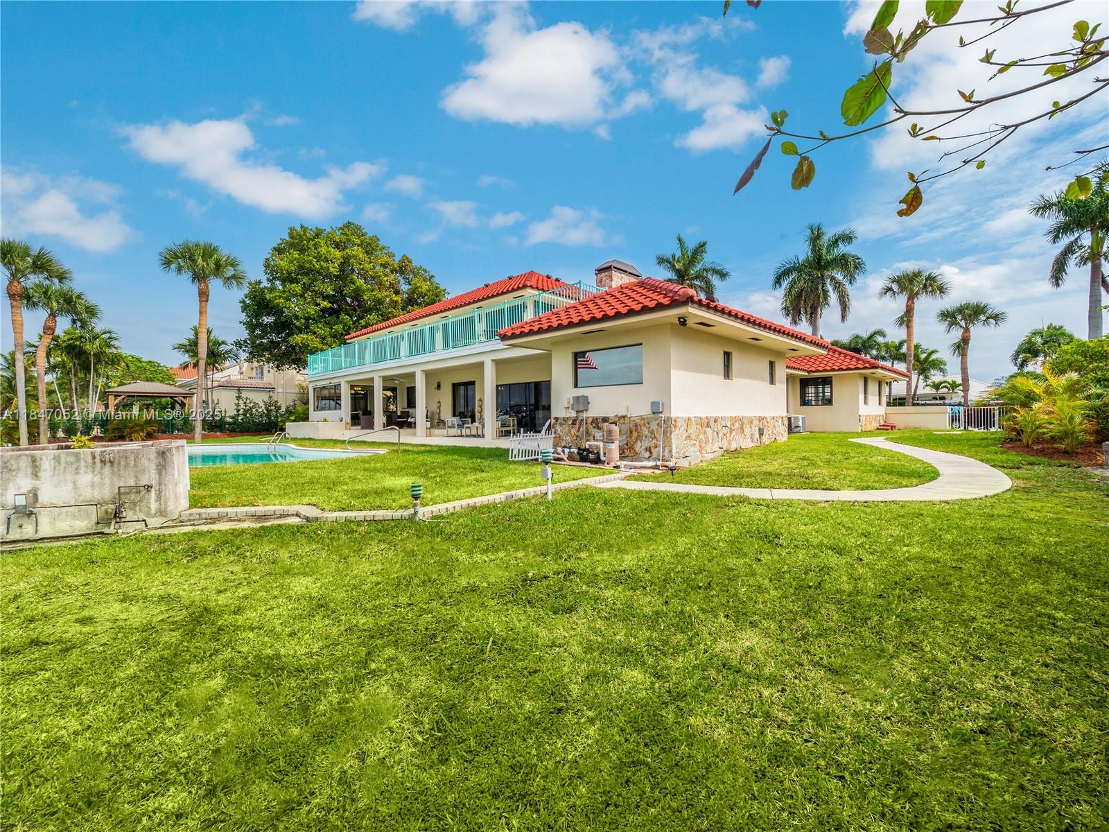 1635 Lands End Rd