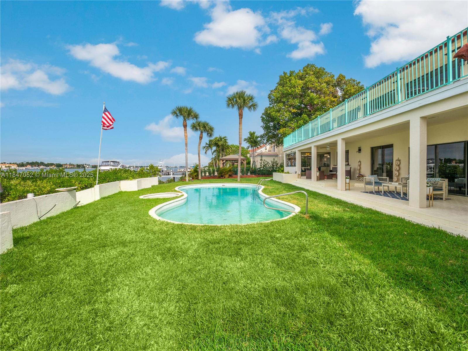 1635 Lands End Rd