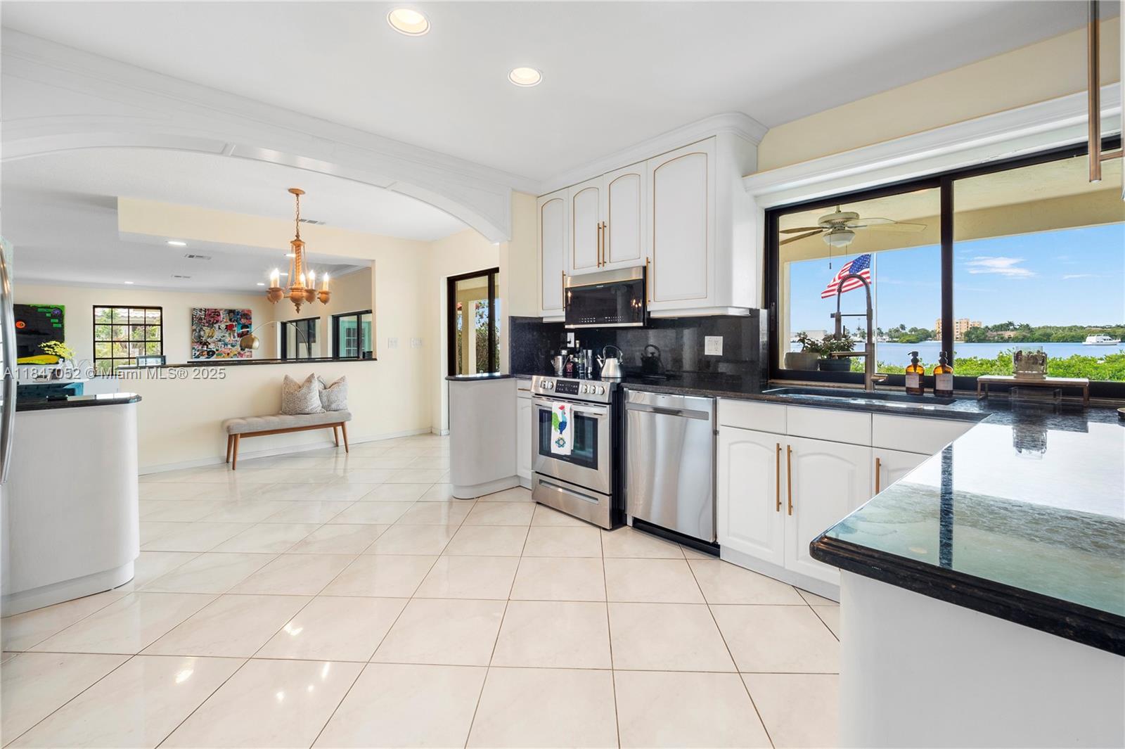 1635 Lands End Rd