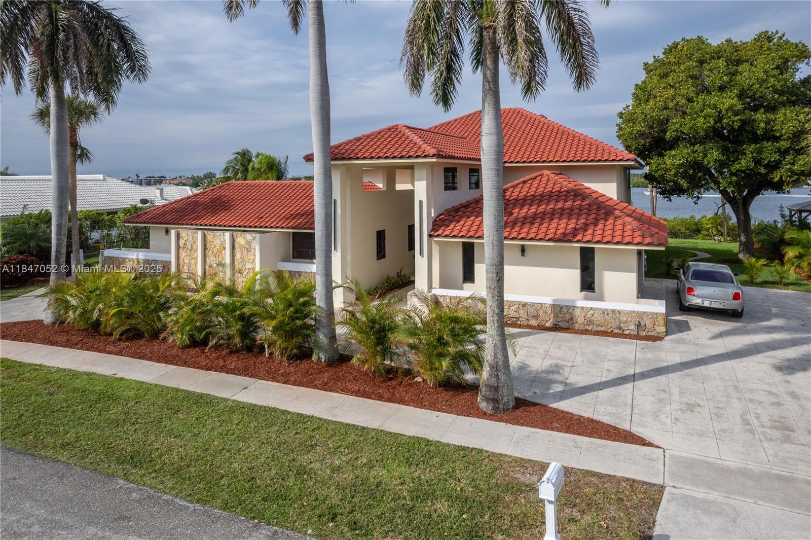 1635 Lands End Rd