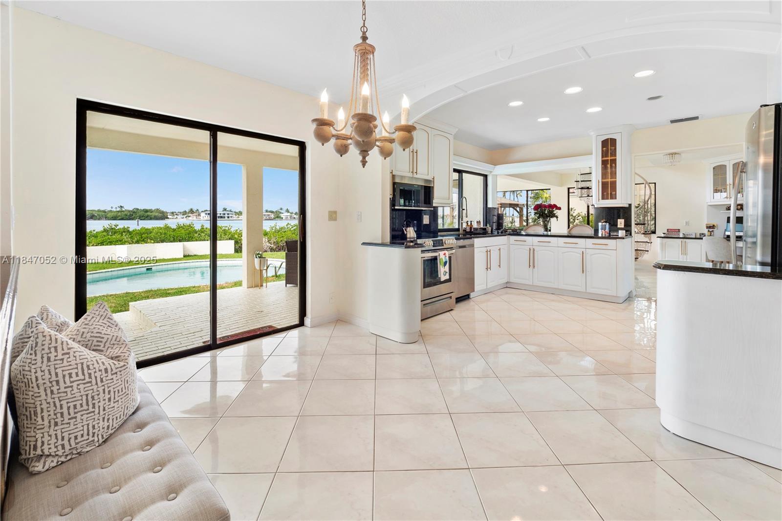 1635 Lands End Rd