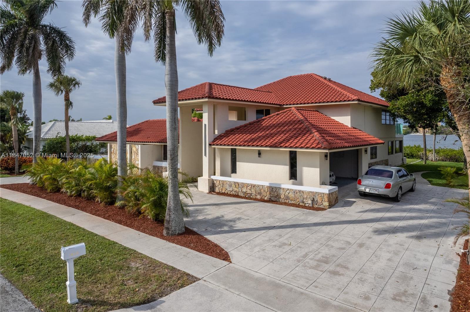 1635 Lands End Rd