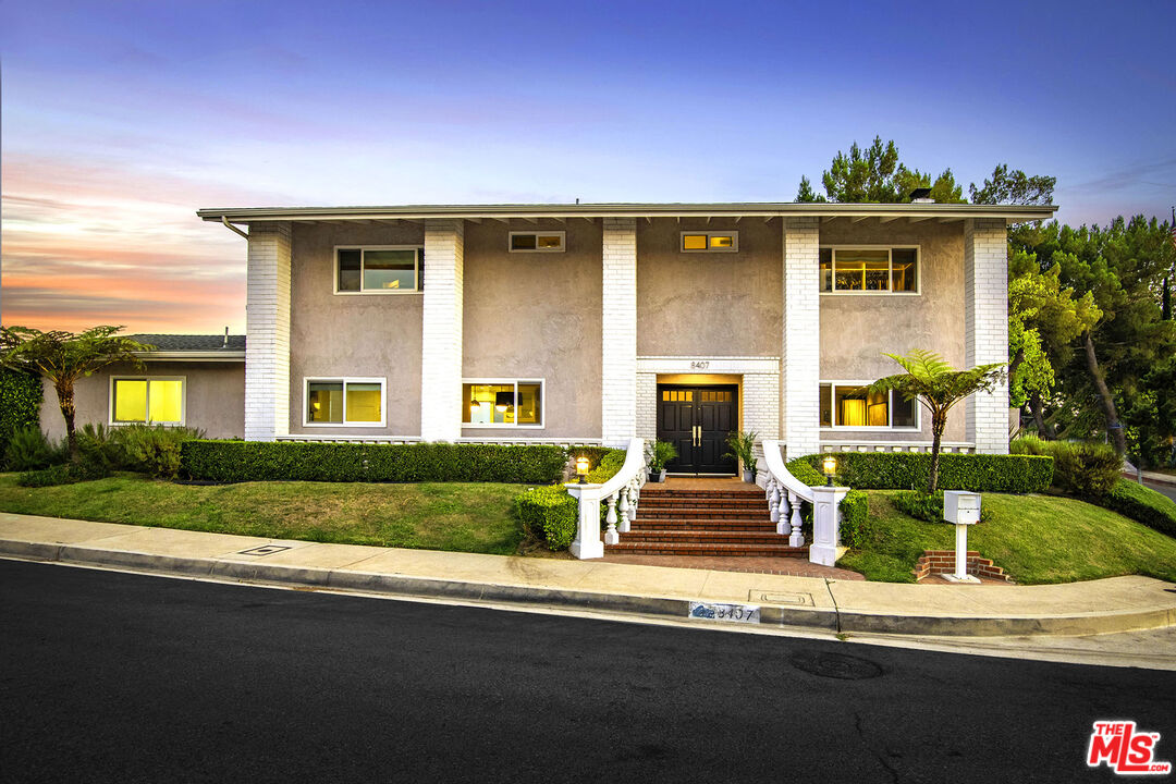 8407 Skyline Dr