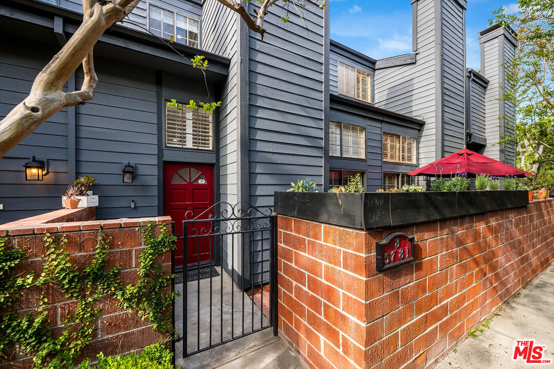 5731 Topanga Canyon Blvd Unit: 3