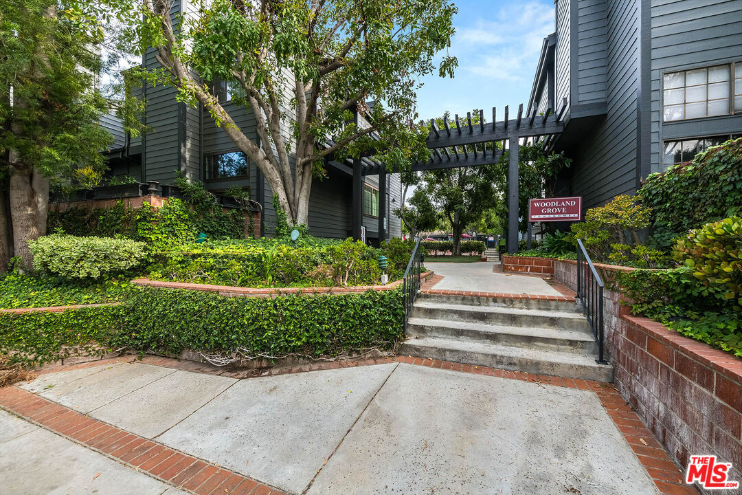 5731 Topanga Canyon Blvd Unit: 3