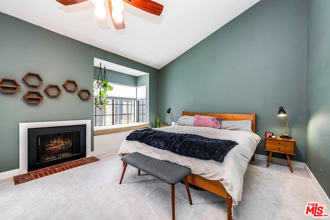 5731 Topanga Canyon Blvd Unit: 3