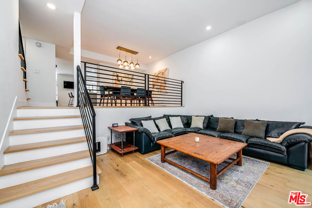 5731 Topanga Canyon Blvd Unit: 3
