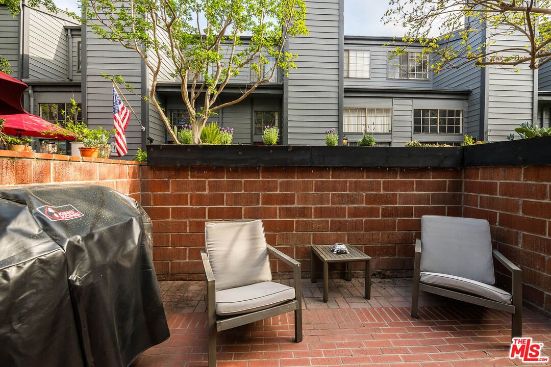 5731 Topanga Canyon Blvd Unit: 3