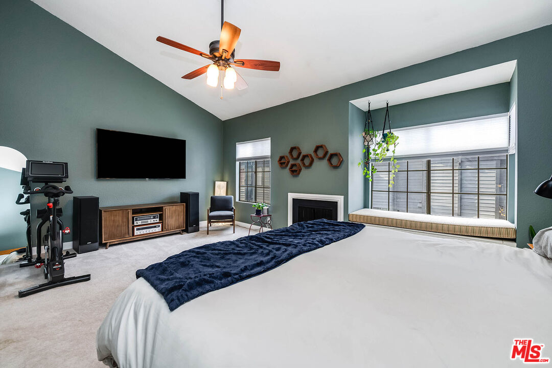 5731 Topanga Canyon Blvd Unit: 3