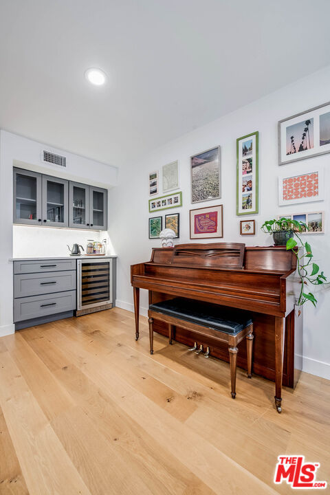5731 Topanga Canyon Blvd Unit: 3