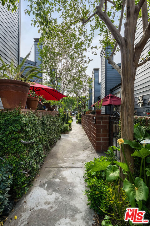 5731 Topanga Canyon Blvd Unit: 3